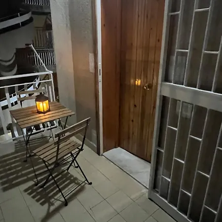 Little House On The Sea Apartment *